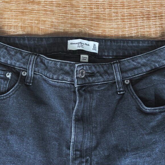 Abercrombie & Fitch The Mom High Rise curve love Black Jeans Size 31/12 Short - Picture 4 of 4